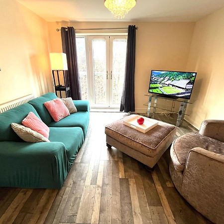 Spacious Two Bedrooms Apartment For Business And Holiday Portsmouth Exteriör bild