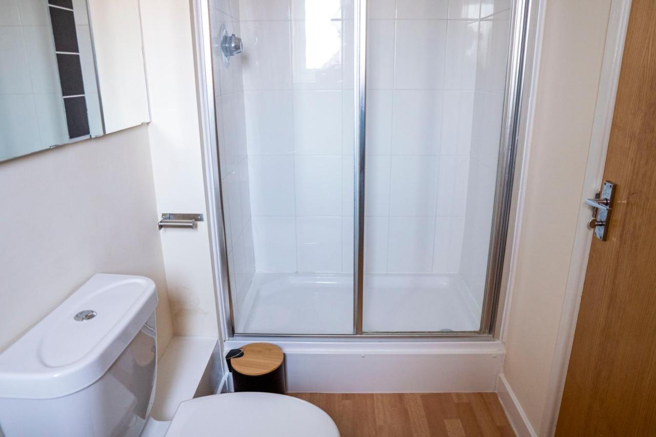 Spacious Two Bedrooms Apartment For Business And Holiday Portsmouth Exteriör bild