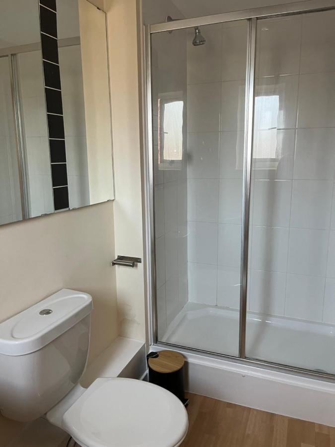Spacious Two Bedrooms Apartment For Business And Holiday Portsmouth Exteriör bild