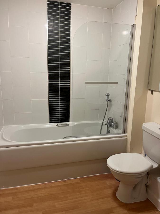 Spacious Two Bedrooms Apartment For Business And Holiday Portsmouth Exteriör bild