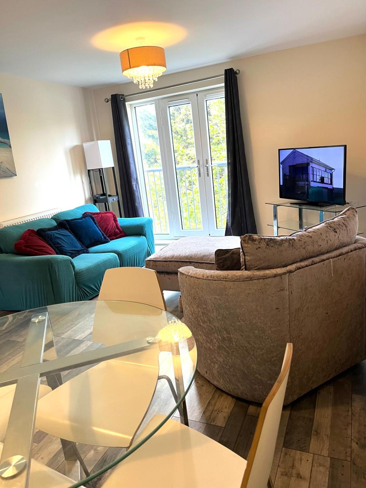 Spacious Two Bedrooms Apartment For Business And Holiday Portsmouth Exteriör bild