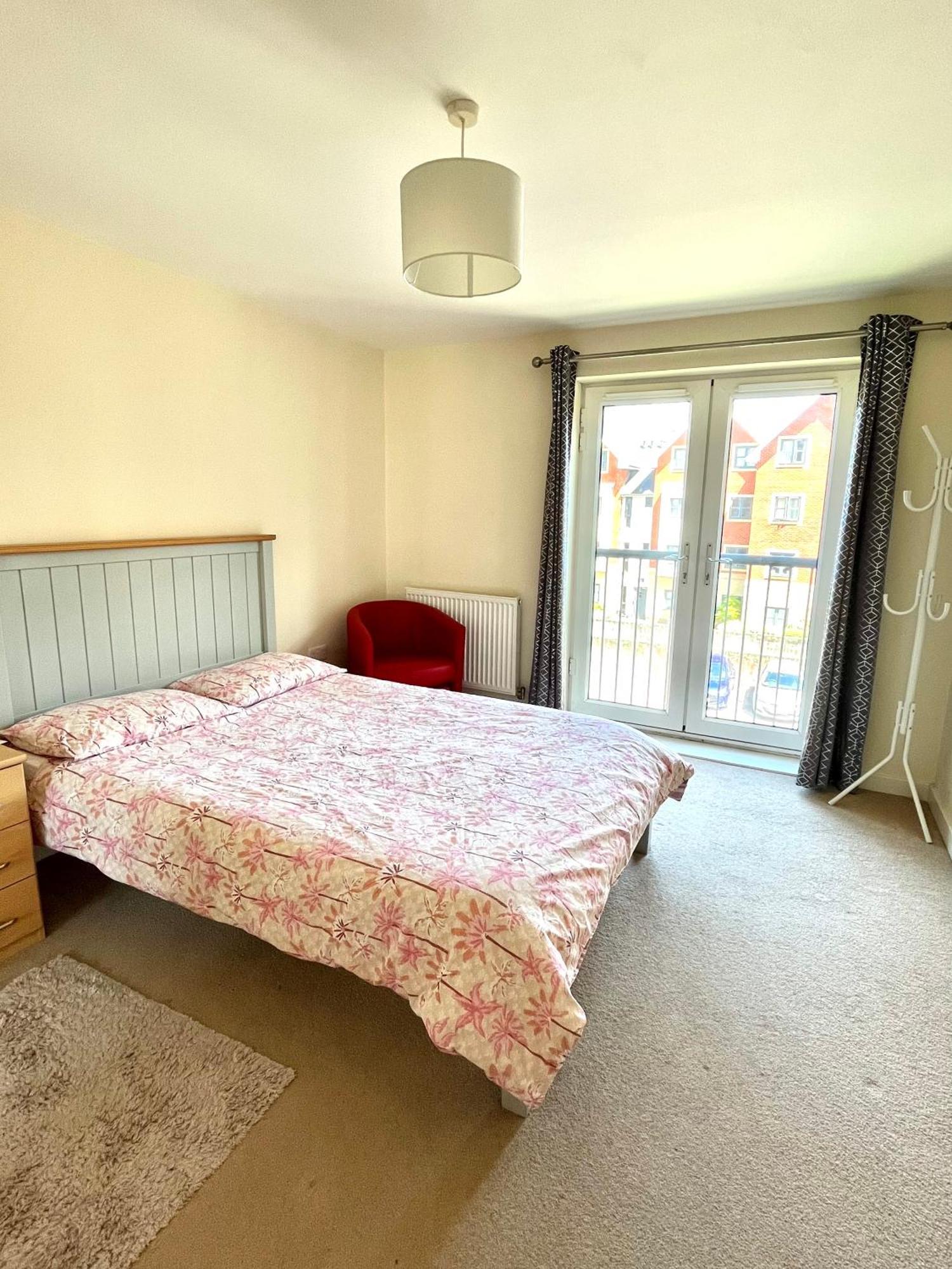 Spacious Two Bedrooms Apartment For Business And Holiday Portsmouth Exteriör bild